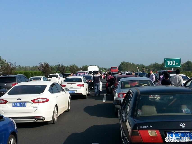 国庆第一日：堵在路上 