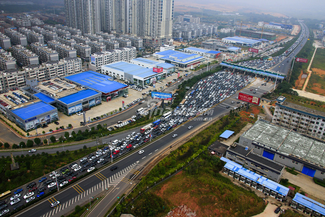 国庆第一日：堵在路上