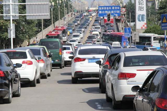 国庆第一日：堵在路上