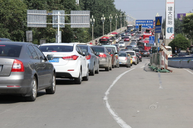 国庆第一日：堵在路上