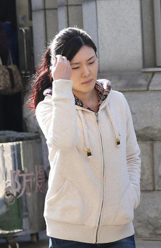 张曙光情妇罗菲受审