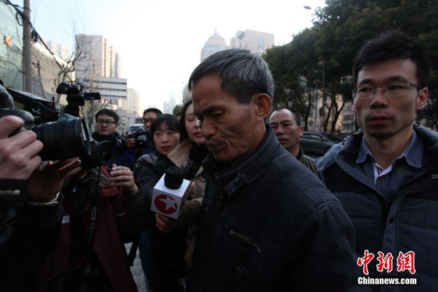 复旦投毒案二审宣判 林森浩父亲遭围堵