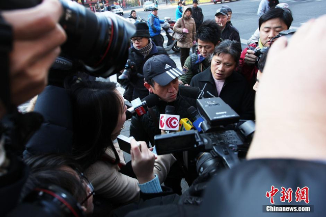 复旦投毒案二审宣判 林森浩父亲遭围堵