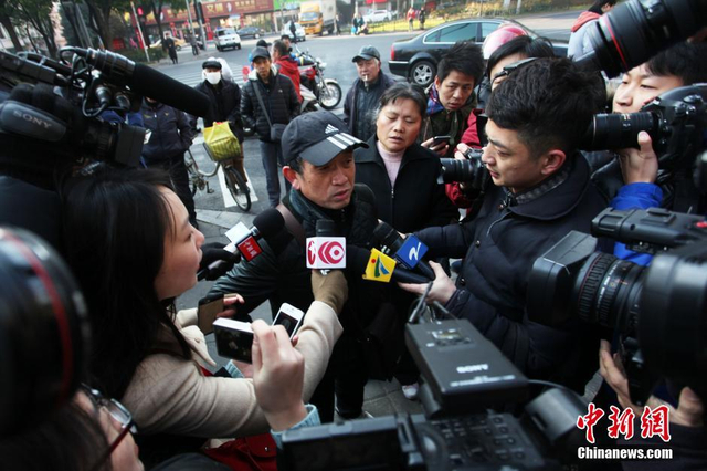 复旦投毒案二审宣判 林森浩父亲遭围堵
