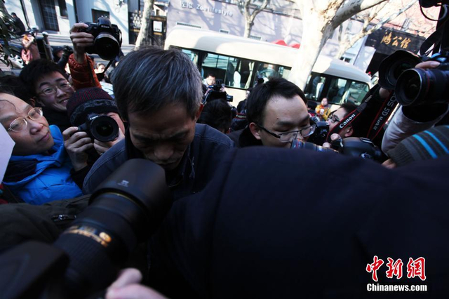 复旦投毒案二审宣判 林森浩父亲遭围堵