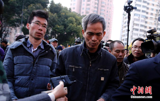 复旦投毒案二审宣判 林森浩父亲遭围堵