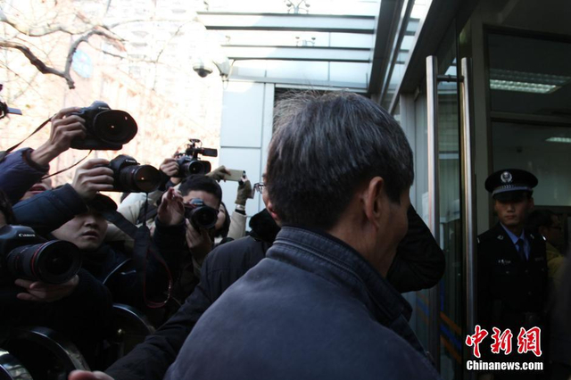 复旦投毒案二审宣判 林森浩父亲遭围堵