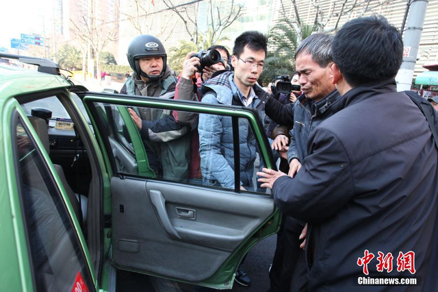 复旦投毒案二审宣判 林森浩父亲遭围堵