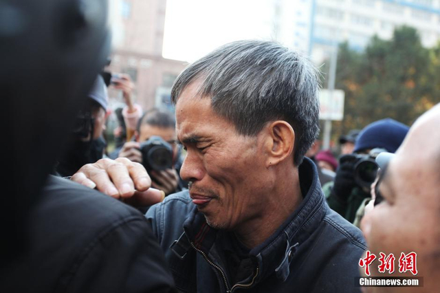 复旦投毒案二审宣判 林森浩父亲遭围堵