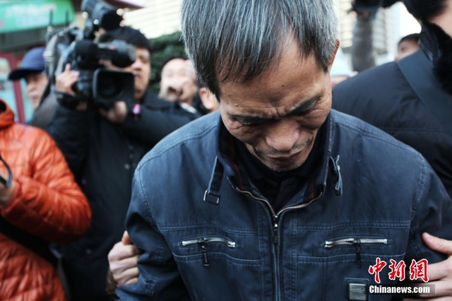 复旦投毒案二审宣判 林森浩父亲遭围堵