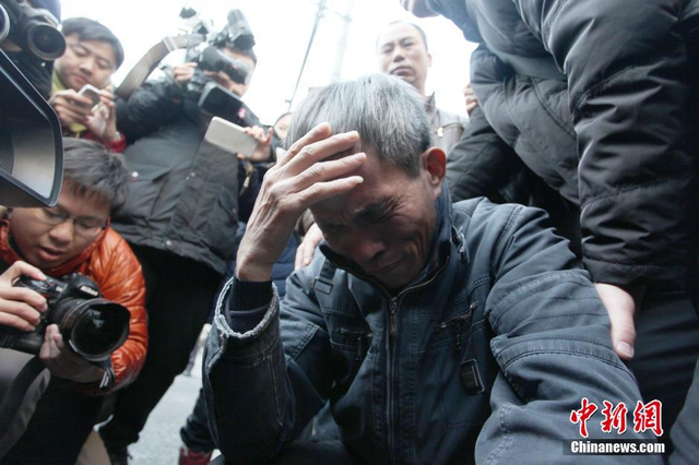 复旦投毒案二审宣判 林森浩父亲遭围堵