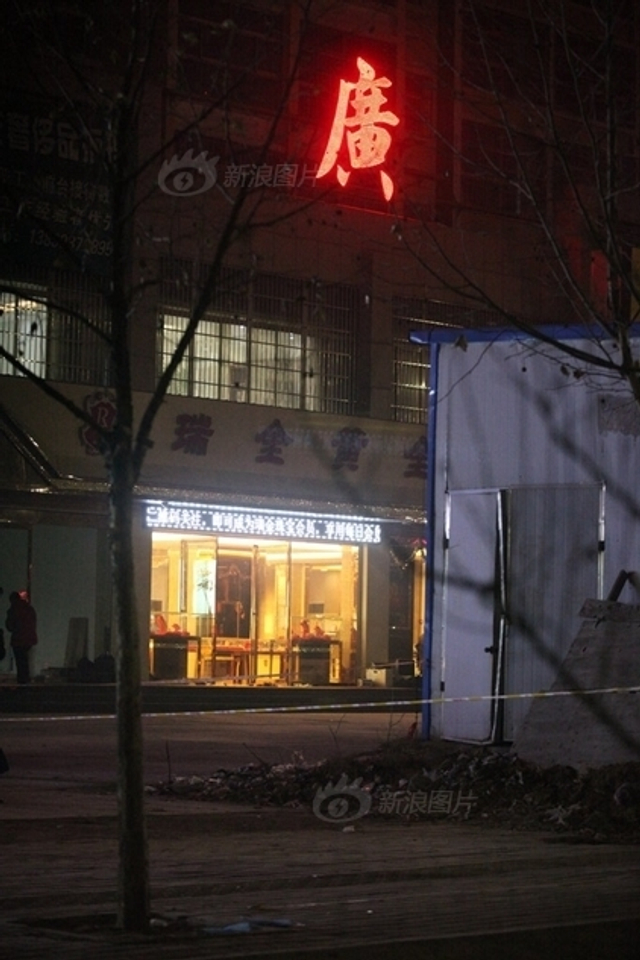 河南金店遭持枪抢劫 1名保安遇难