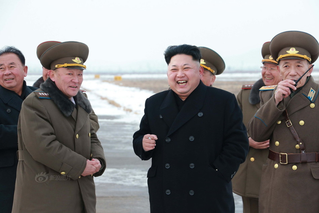 金正恩指导航空与防空军飞行战斗训练