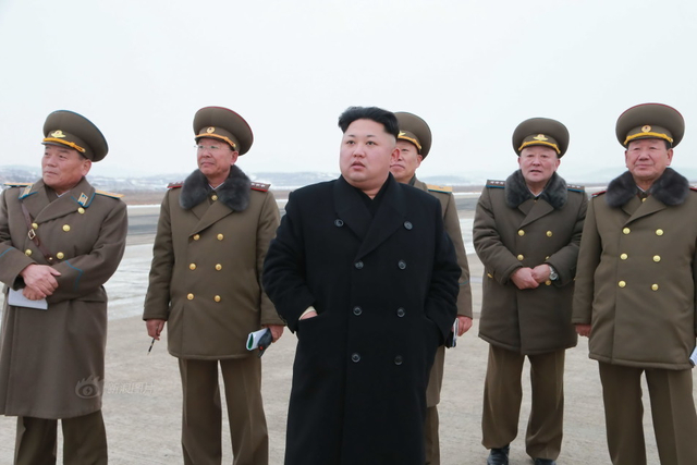 金正恩指导航空与防空军飞行战斗训练