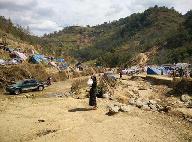 缅甸战地作战现场曝光 白天打仗晚上对骂