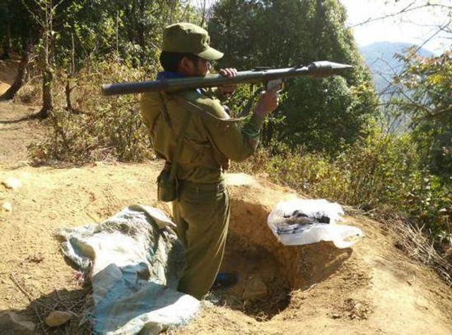 缅甸战地作战现场曝光 白天打仗晚上对骂