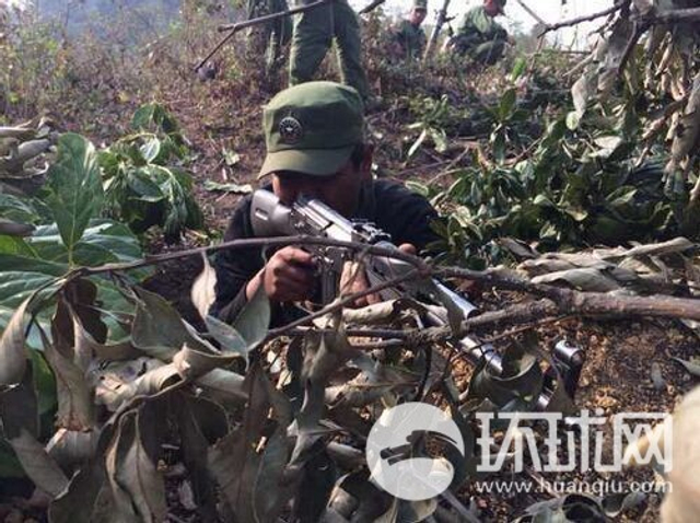 缅甸战地作战现场曝光 白天打仗晚上对骂