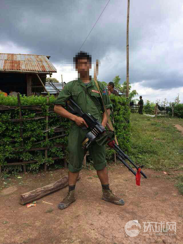 缅甸战地作战现场曝光 白天打仗晚上对骂