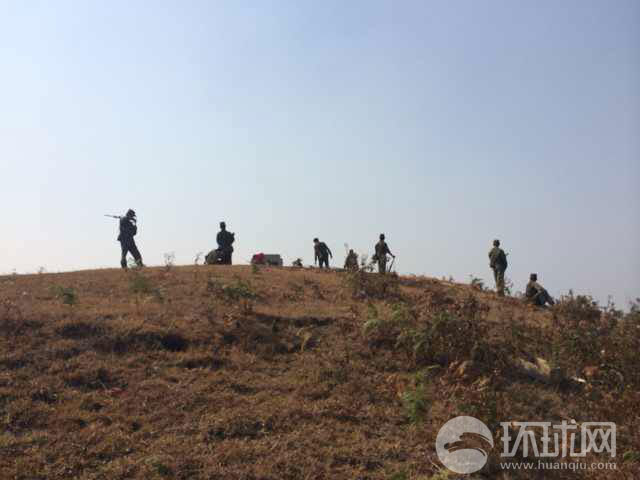 缅甸战地作战现场曝光 白天打仗晚上对骂