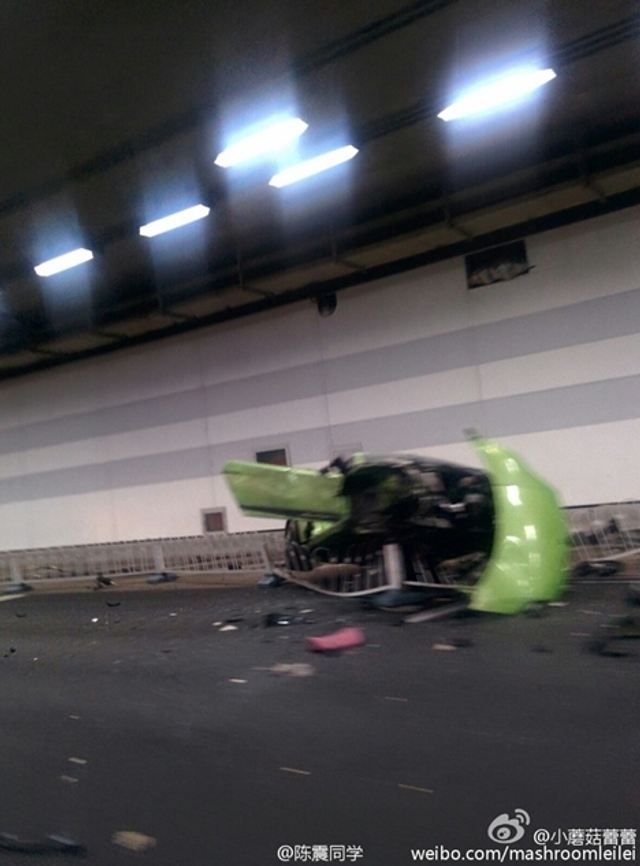 北京大屯路豪车相撞 现场惨烈