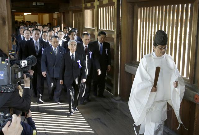 日本议员参拜靖国神社