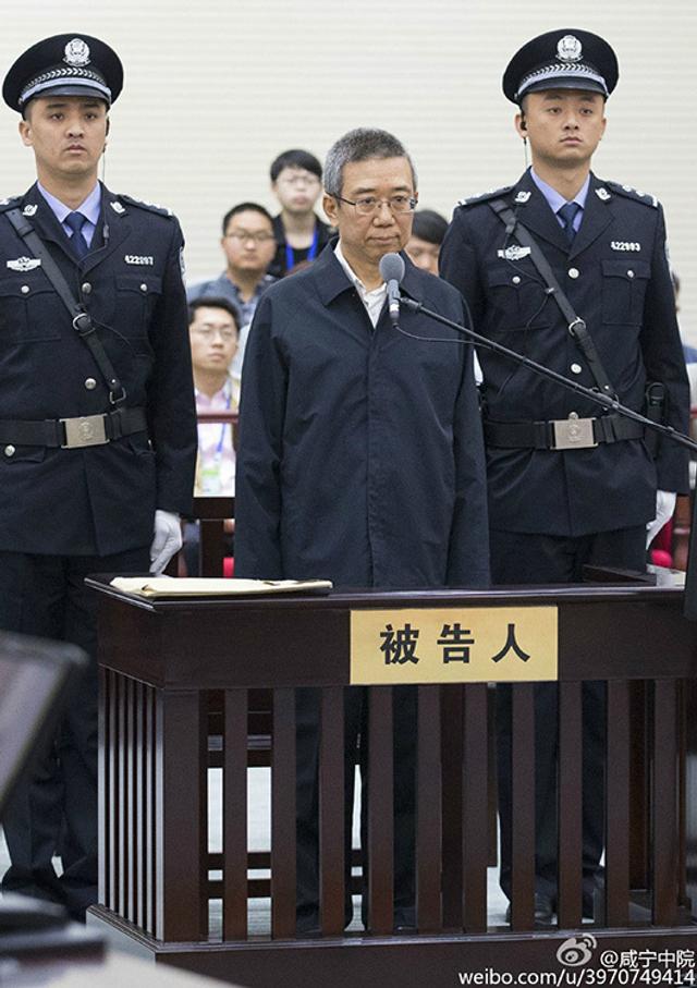 李春城受贿、滥用职权案一审开庭