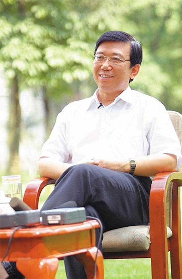 李春城受贿、滥用职权案一审开庭