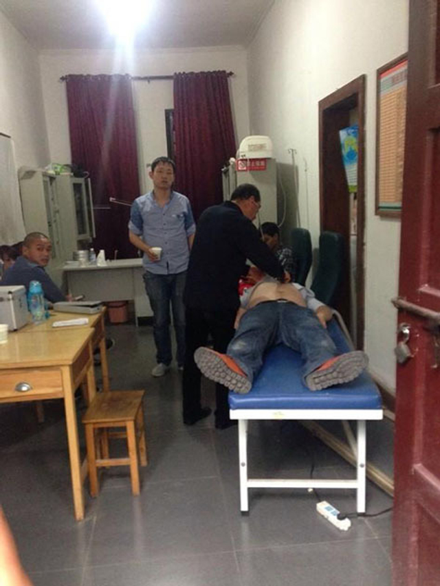 陕西一景区发生游客互殴事件 有伤者半昏迷