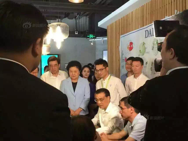 李克强现身中关村创业大街
