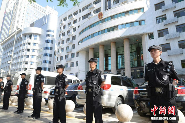“农妇讨薪死亡案”3名涉案警方人员受审