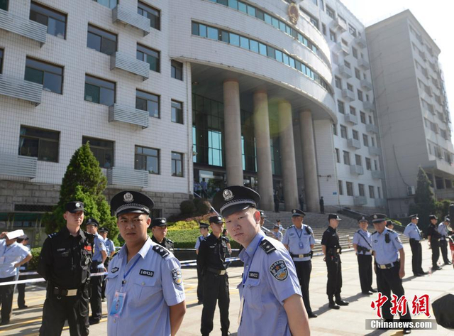 “农妇讨薪死亡案”3名涉案警方人员受审