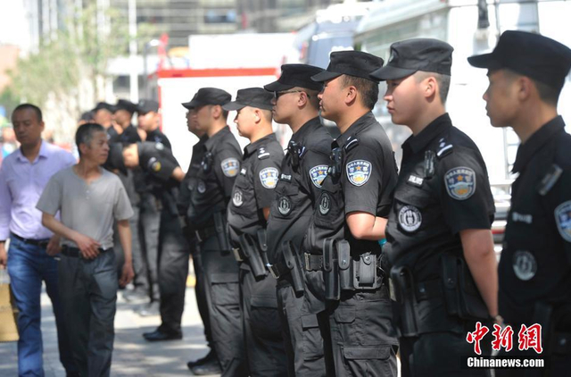 “农妇讨薪死亡案”3名涉案警方人员受审