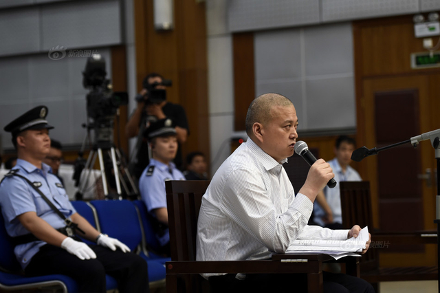 “农妇讨薪死亡案”3名涉案警方人员受审