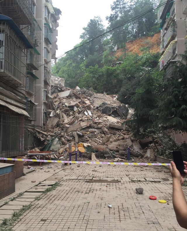 贵阳9层民房垮塌 现场一片废墟