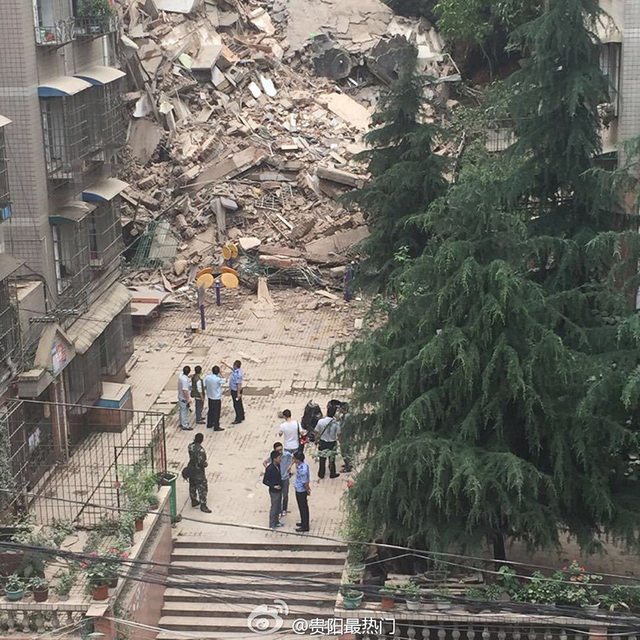 贵阳9层民房垮塌 现场一片废墟