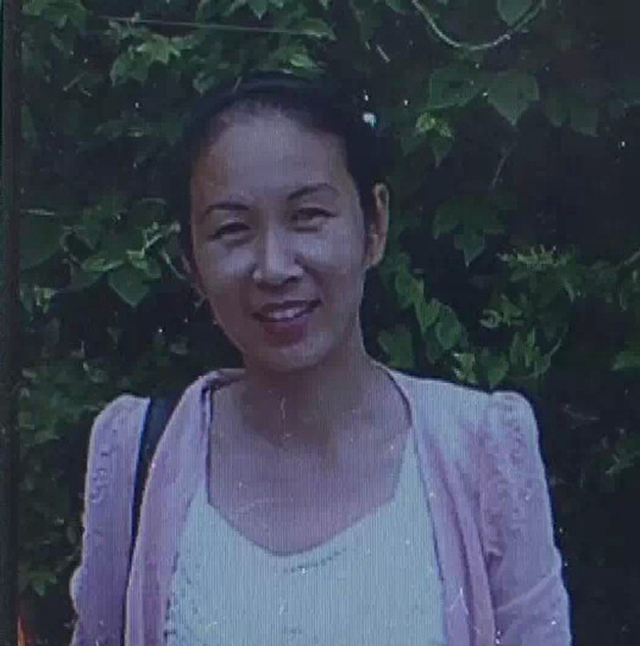 河南宝马司机撞死女子 下车脚踢死者后逃逸