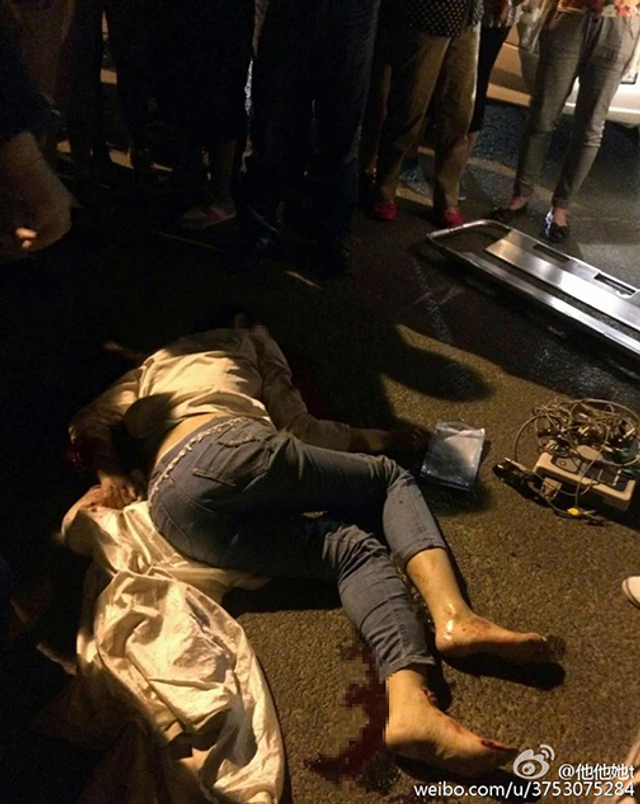 河南宝马司机撞死女子 下车脚踢死者后逃逸