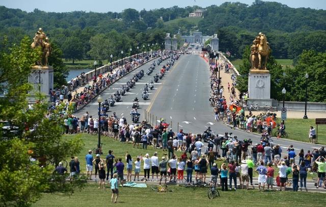 华盛顿举行摩托车大游行纪念阵亡将士日 新浪图片