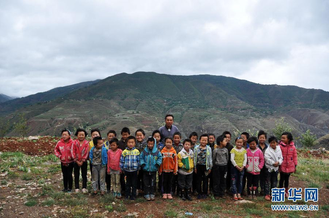 贵州山村教师身兼多职 独守20余名学生
