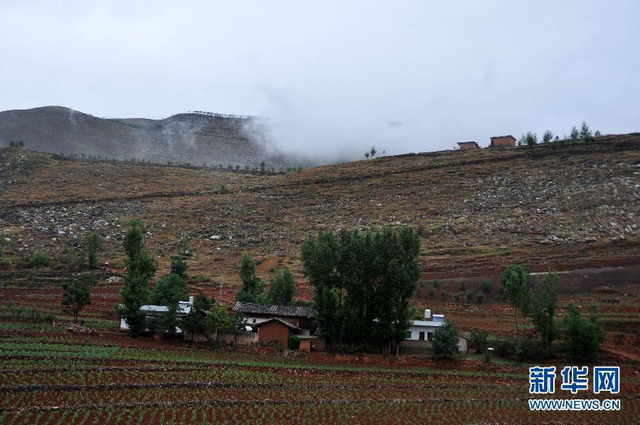贵州山村教师身兼多职 独守20余名学生