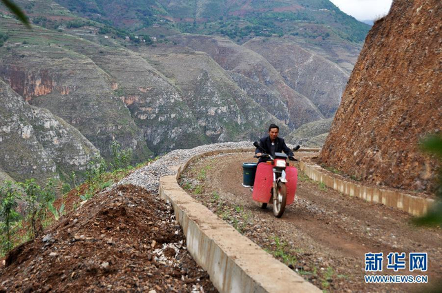 贵州山村教师身兼多职 独守20余名学生