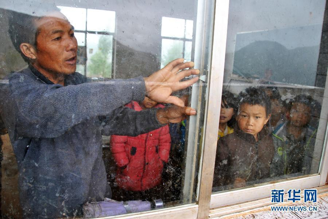 贵州山村教师身兼多职 独守20余名学生