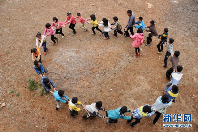 贵州山村教师身兼多职 独守20余名学生