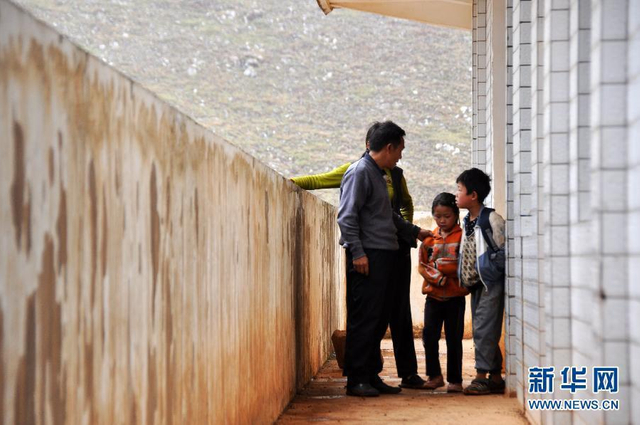 贵州山村教师身兼多职 独守20余名学生