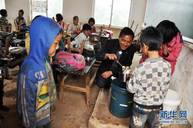 贵州山村教师身兼多职 独守20余名学生