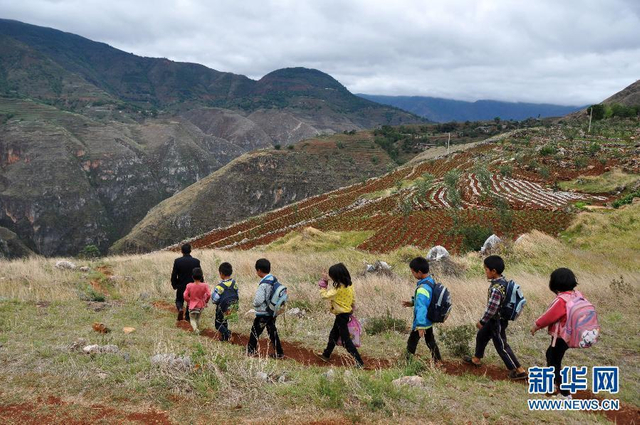 贵州山村教师身兼多职 独守20余名学生