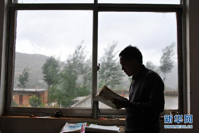 贵州山村教师身兼多职 独守20余名学生