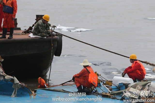 “东方之星”沉船起吊