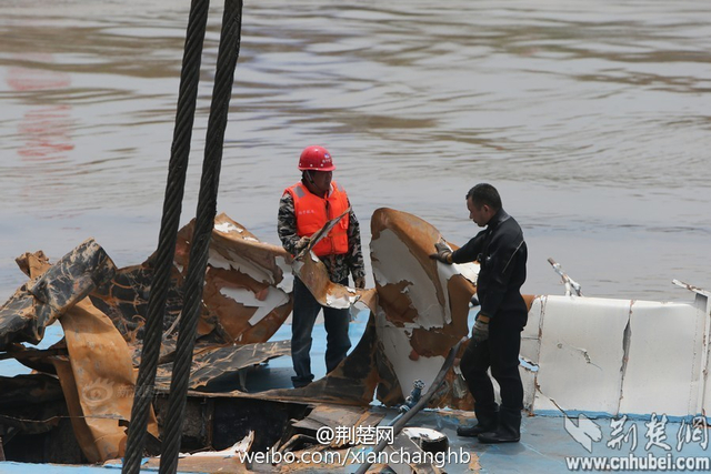 “东方之星”沉船起吊