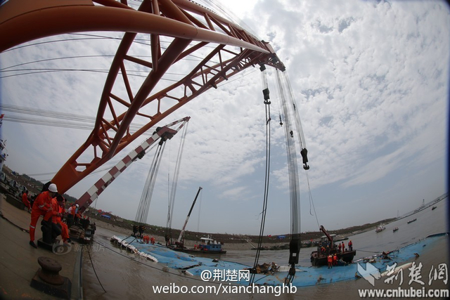 “东方之星”沉船起吊